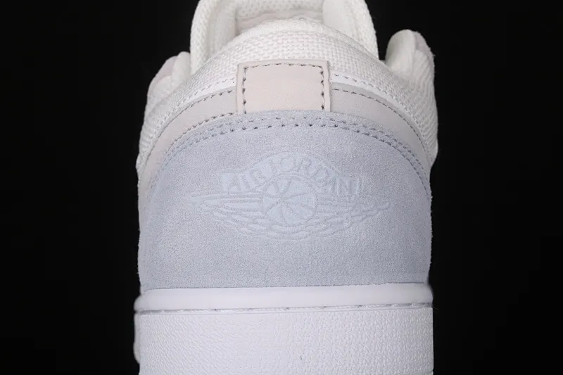 All Categories Air Jordan Jordan Series Basketball Shoes Air Jordan 1 Low New Version Air Jordan 1 Low AJ1 Joe 1 Low Top Leather Cultural and Leisure Sports Shoes CV3043-100